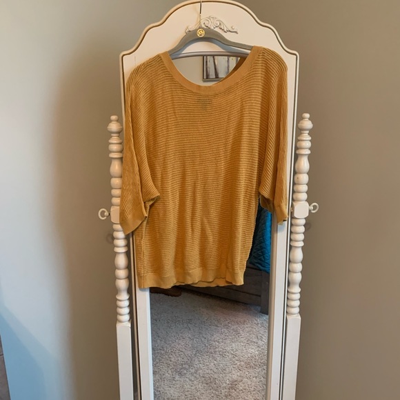 2/$20 or 3/$25 Express Mustard 3/4 Sleeve Blouse Sz L - Picture 2 of 9
